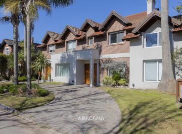 Casa · 320m² · 7 Ambientes · 2 Cocheras · Casa en Venta en Campos de Echeverria - Canning