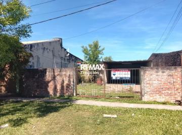 Casa · 60m² · 3 Ambientes · 2 Cocheras · Venta de Casa a Reciclar en Fontana