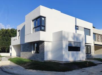 Casa · 255m² · 4 Ambientes · 2 Cocheras · Casa Apta Crédito, Barrio con Seguridad, Zona Sur.
