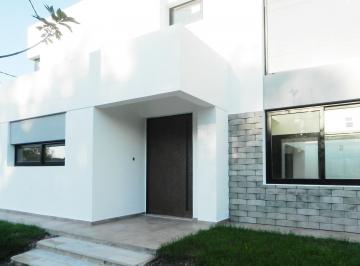 Casa · 255m² · 4 Ambientes · 2 Cocheras · Casa Apta Crédito, Barrio con Seguridad, Zona Sur.