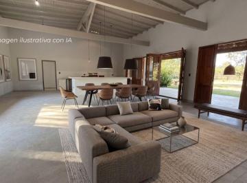 Casa de 6 ambientes, Yala, (1923 hab) · Casa de 4 Dorm., 2 en Suite, con Pileta y Vistas a Los Cerros – Lozano