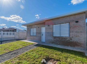 Casa · 63m² · 4 Ambientes · Alquiler - Casa Al Frente 3 Dorm. - Lomas de Solymar