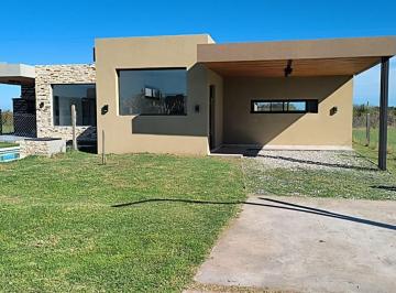Casa · 130m² · 3 Ambientes · 2 Cocheras · Venta Casa de 2 Dorm. con Piscina y Jacuzzi en Brisanova