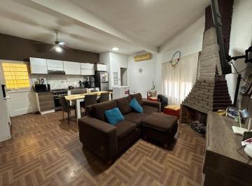 Casa · 65m² · 3 Ambientes · 2 Cocheras · Casa en Venta 3 Amb. en San Martin Apto Credito