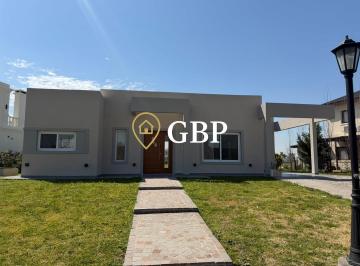 Casa · 130m² · 4 Ambientes · 2 Cocheras · Casa Venta en Barrio Santa Ines con Fondo a Pulmon Verde