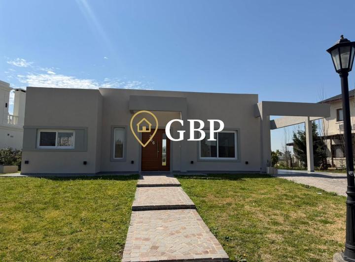 Casa · 130m² · 4 Ambientes · 2 Cocheras