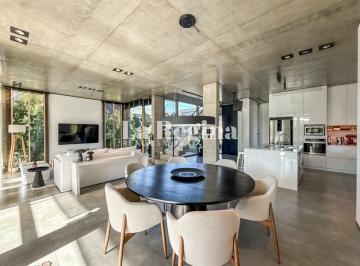Casa · 216m² · 5 Ambientes · 6 Cocheras · Casa Moderna de Hormigon Visto a La Venta en Los Carpinchos, Nordelta.