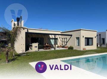 Casa · 130m² · 4 Ambientes · 2 Cocheras · Casa en Alquiler - Barrio Los Talas, Canning