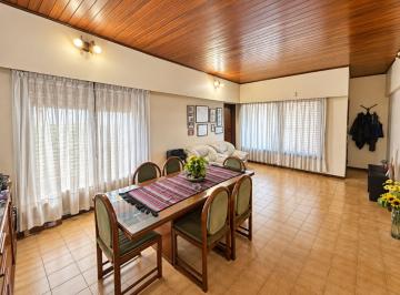 Casa · 170m² · 6 Ambientes · 2 Cocheras · Venta Casa Villa Tesei Cochera Jardin