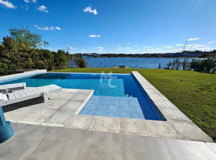 Casa · 275m² · 5 Ambientes · 1 Cochera