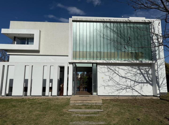 Casa · 270m² · 4 Ambientes · 2 Cocheras