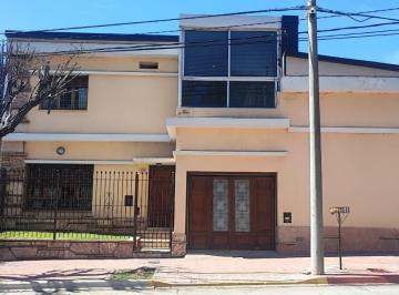 Casa · 203m² · 5 Ambientes · 2 Cocheras · Casa en Venta 4 Dorm. Barrio Maipú 2