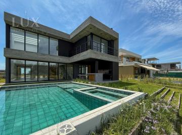 Casa · 285m² · 7 Ambientes · 4 Cocheras · Casa en Venta a La Laguna con 4 Habitaciones en Suite en Los Puentes, Nordelta