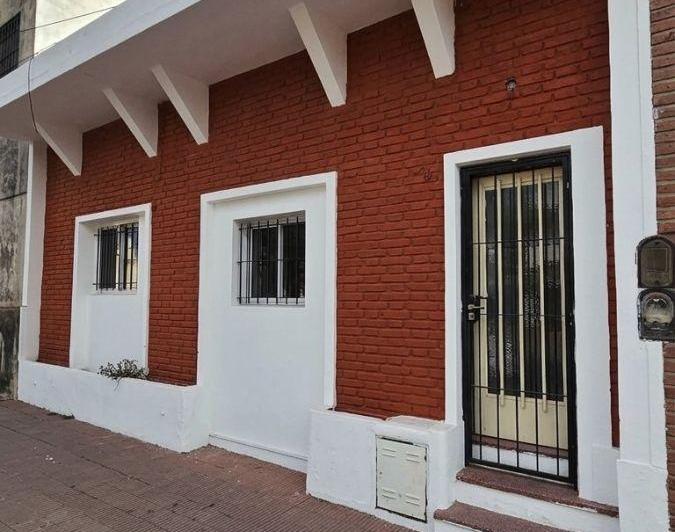 Casa · 1m² · 8 Ambientes