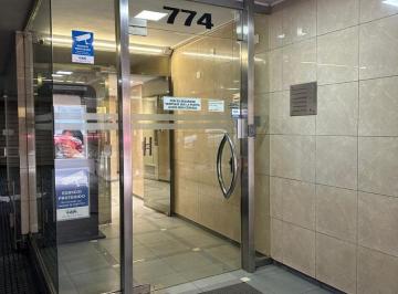 Oficina comercial de 4 ambientes, San Nicolás · Oficina con Despachos Vidriados y Mucha Luz Natural en Caba, con Cochera Fija