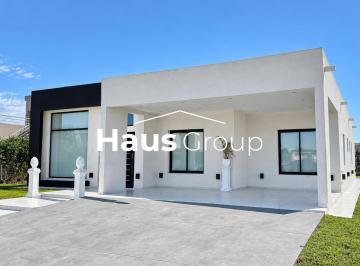 Casa de 5 ambientes, Esteban Echeverría · Casa en Venta Amoblada Lagos de Canning