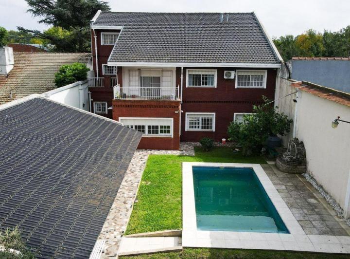 Casa · 300m² · 7 Ambientes · 3 Cocheras