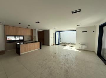 Casa · 180m² · 5 Ambientes · 2 Cocheras · Casa - Campo Chico Urbanización Residencial