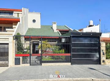 Casa · 376m² · 4 Ambientes · 3 Cocheras · Casaventa Casa de 4 Ambientes en Dos Plantas con Jardín, Quincho y Garaje – Villa Lugano