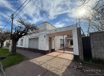 Casa · 352m² · 4 Ambientes · 2 Cocheras · En Venta Casa 4 Ambientes en Cañuelas