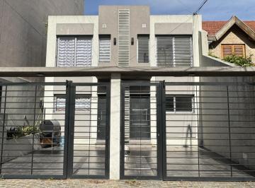 PH · 80m² · 3 Ambientes · 1 Cochera · PH en Alquiler en Lanús Oeste
