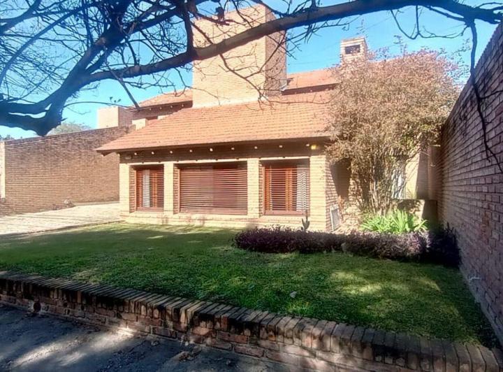 Casa · 421m² · 7 Ambientes · 2 Cocheras