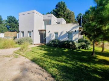 Casa · 160m² · 5 Ambientes · Casa en Venta - 3 Dorm. 4 Baños - Senderos III