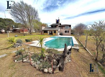 Casa · 213m² · 6 Ambientes · 2 Cocheras · Casa en Mirador del Lago con Gran Vista - Pileta