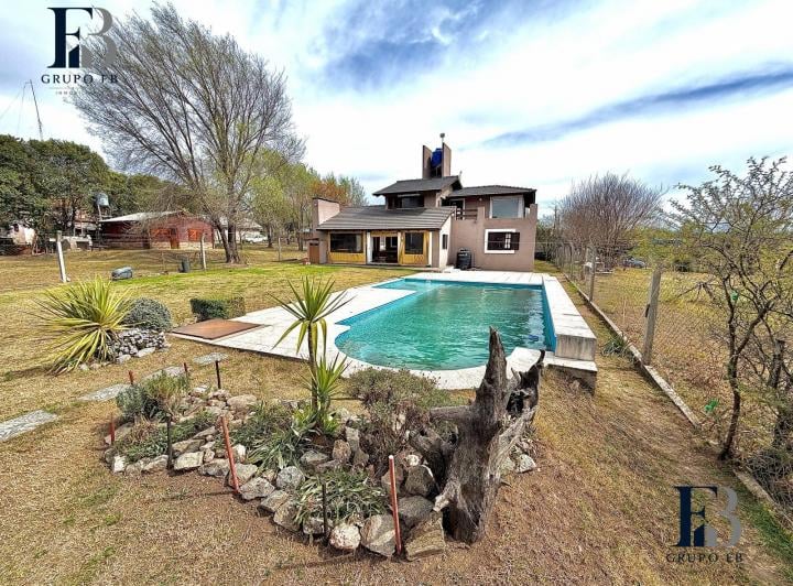 Casa · 213m² · 6 Ambientes · 2 Cocheras