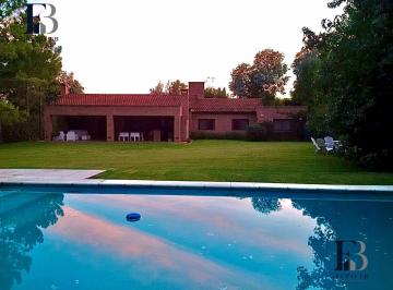 Casa · 329m² · 5 Ambientes · 3 Cocheras · Casa en Villa Allende Lomas 3 Dor. y Pileta