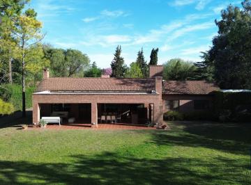 Casa · 329m² · 5 Ambientes · 3 Cocheras · Casa en Villa Allende Lomas 3 Dor. y Pileta