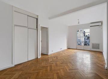 Departamento · 77m² · 3 Ambientes · Hermoso Departamento en Venta, Completamente Reciclado, Luminoso, 5to Piso Al Frente