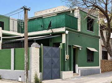 Casa · 110m² · 8 Ambientes · 1 Cochera · Venta de Casa de 3 Dorm. en Jacinto Vera, Montevideo