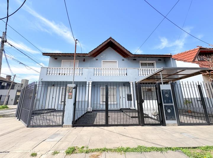 Casa · 65m² · 3 Ambientes · 1 Cochera