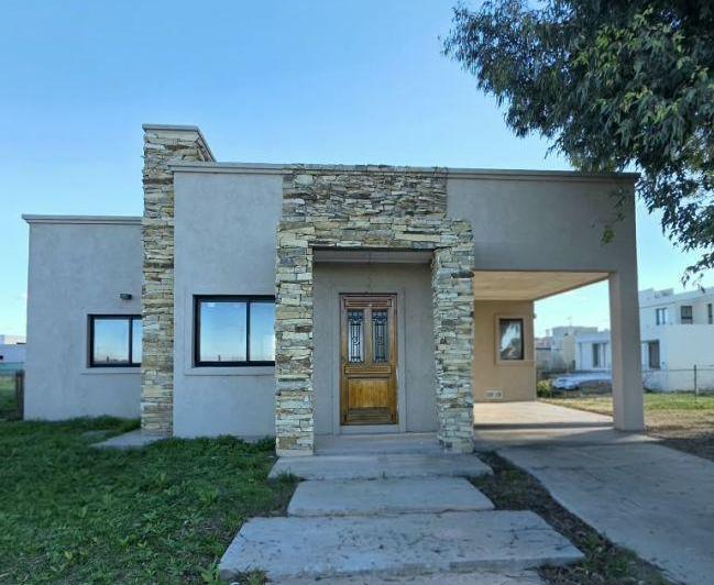 Casa · 175m² · 4 Ambientes · 2 Cocheras