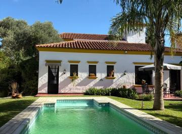 Casa · 307m² · 4 Ambientes · En Venta Casa 4 Ambientes en Cañuelas Barrio Privado