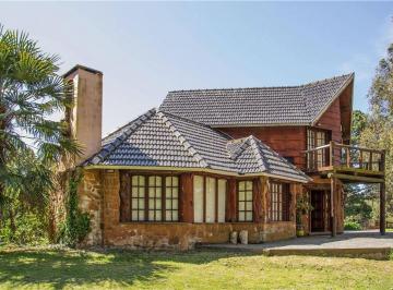 Casa · 166m² · 4 Ambientes · 2 Cocheras · Venta Chalet 4 Amb Pileta Quincho Los Acantilados