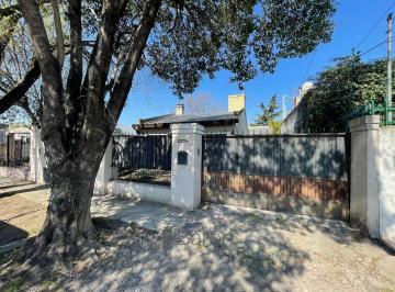 Casa · 150m² · 4 Ambientes · 3 Cocheras · En Venta Casa 4ambientes con Parque, Ituzaingo Sur!