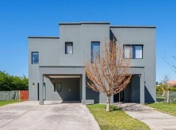 Casa · 164m² · 4 Ambientes · 2 Cocheras · Casa en Venta en Altos de Campo Grande, Pilar | 3 Dorm. | Lote de 873 m²