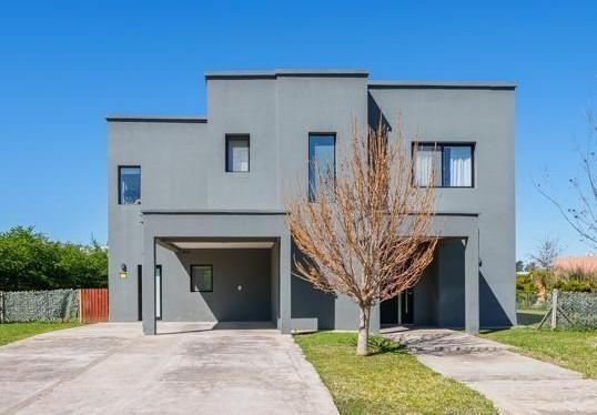 Casa · 164m² · 4 Ambientes · 2 Cocheras