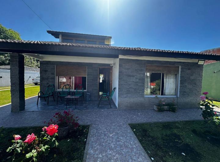 Casa · 200m² · 5 Ambientes · 1 Cochera