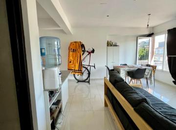 Departamento · 74m² · 2 Ambientes · 1 Cochera · Departamento Céntrico en Alquiler Permanente 74 m², Dos Ambientes con Cochera Cubierta