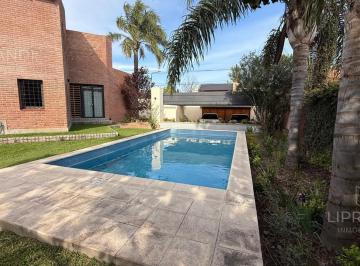 Casa · 436m² · 5 Ambientes · 3 Cocheras · Apto Credito - Mtrs Emilio Lamarca - Quincho - Patio - Pileta - Cochera