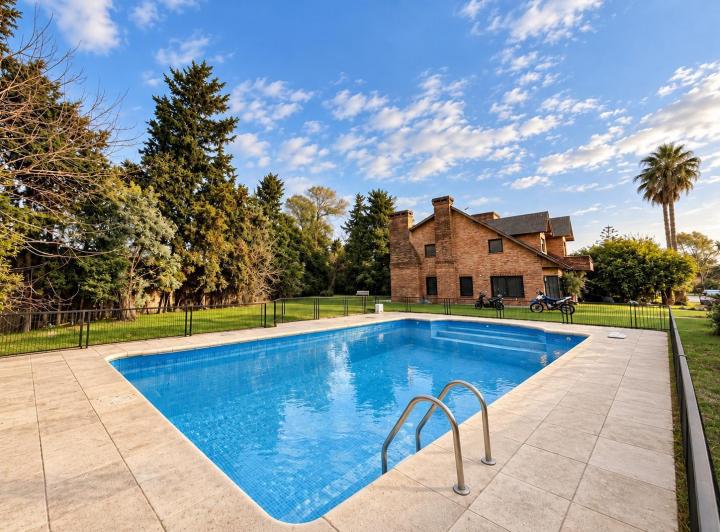 Casa · 350m² · 5 Ambientes
