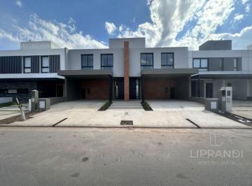 Casa · 139m² · 4 Ambientes · 2 Cocheras · Lote Central - a Estrenar - Posesion Inmediata