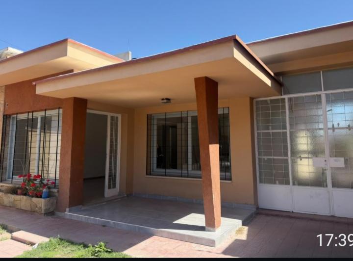 Casa · 140m² · 2 Ambientes · 1 Cochera