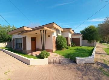 Casa · 124m² · 4 Ambientes · 1 Cochera · Venta Casa en Padua 4 Amb. Permuta
