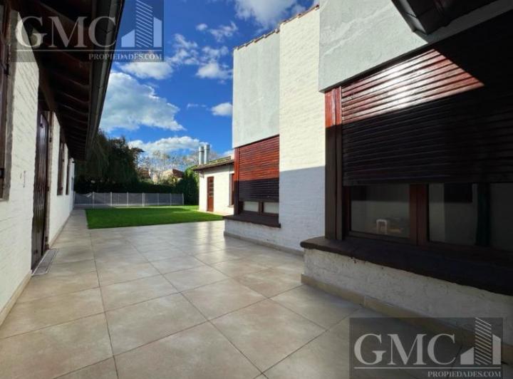 Casa · 2758m² · 4 Ambientes · 5 Cocheras