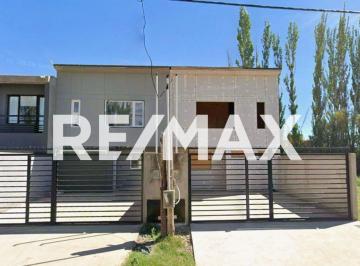 Casa · 141m² · 6 Ambientes · 2 Cocheras · Venta Duplex a Estrenar en Tierra Mansa Centenario