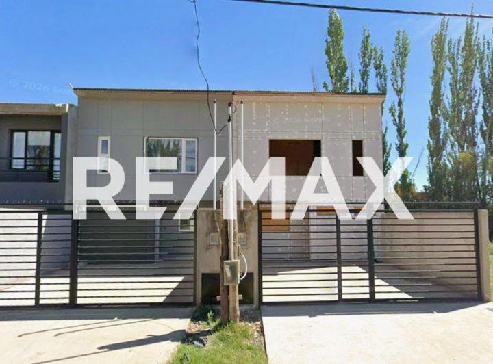 Casa · 141m² · 6 Ambientes · 2 Cocheras